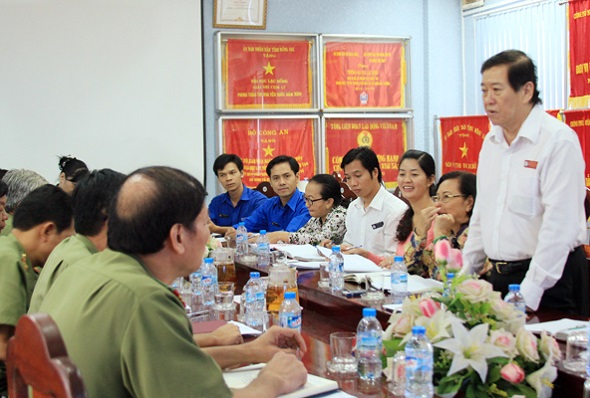 lãnh đạo báo cáo an toàn về an ninh trường học