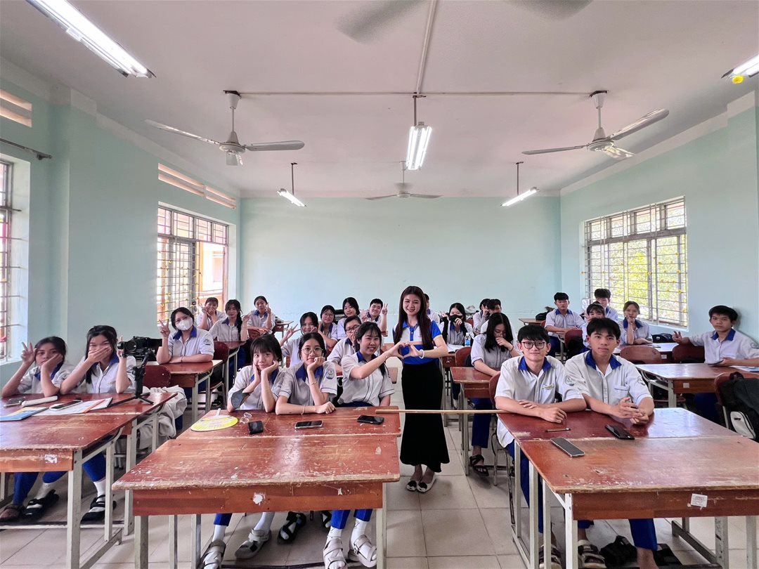 Hình ảnh tư vấn tuyển sinh ngành Công Nghệ Kỹ Thuật Công Trình Xây Dựng tại trường THPT Hàm Tân.